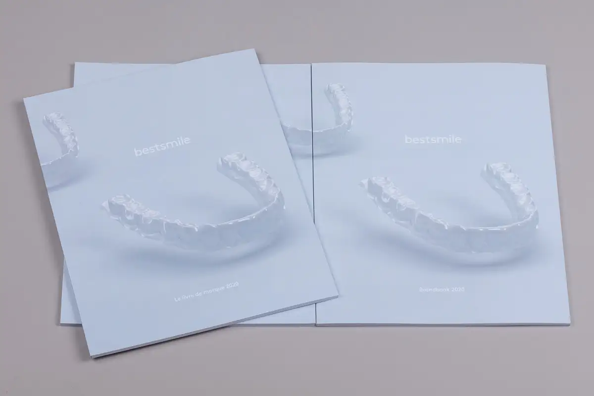 Brandbook von bestsmile. Das Imagebuch gedruckt in Französisch und Deutscher Version